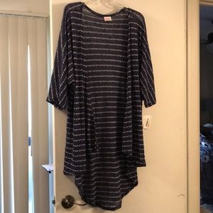 NWT LuLaRoe Sweatery Lindsay. Size small